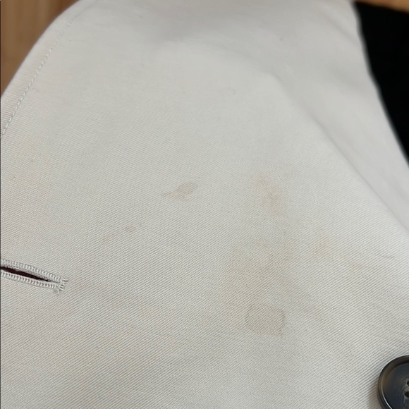 Stylish Double-Breasted White Trench Coat - Picture 5 of 6